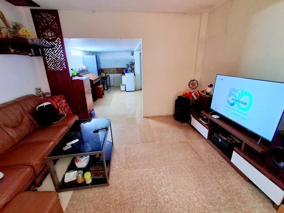 Nhà phố Lĩnh Nam 35.6m² giá 2.95 tỷ - An ninh tốt, giao dịch nhanh!