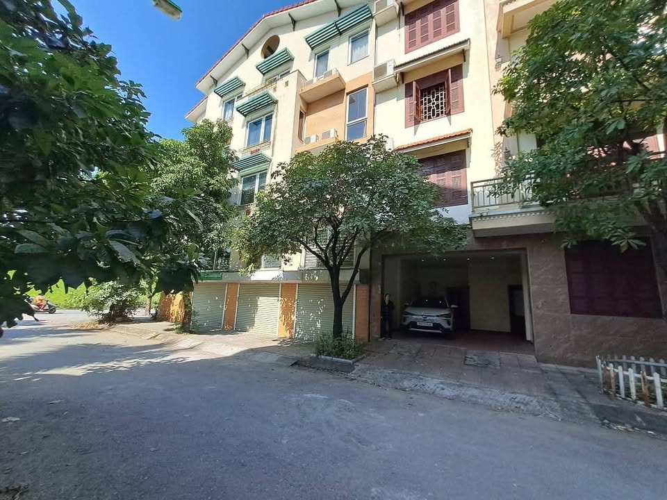 Nhà Đấu Giá Thạch Bàn 105m² giá 28 tỷ - Lô góc sang trọng, đầy đủ nội thất!