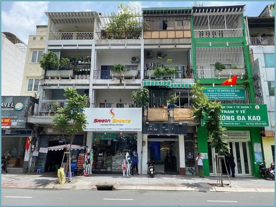 Nhà mặt tiền đường Đinh Tiên Hoàng, Quận 1, 100m² giá 45 triệu - Kinh doanh sầm uất!