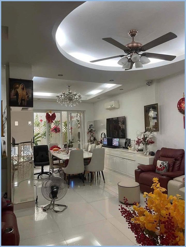 Cho thuê nguyên căn đường Phạm Viết Chánh, quận Bình Thạnh 120m² giá 120 triệu - Phù hợp cho văn phòng và kinh doanh!