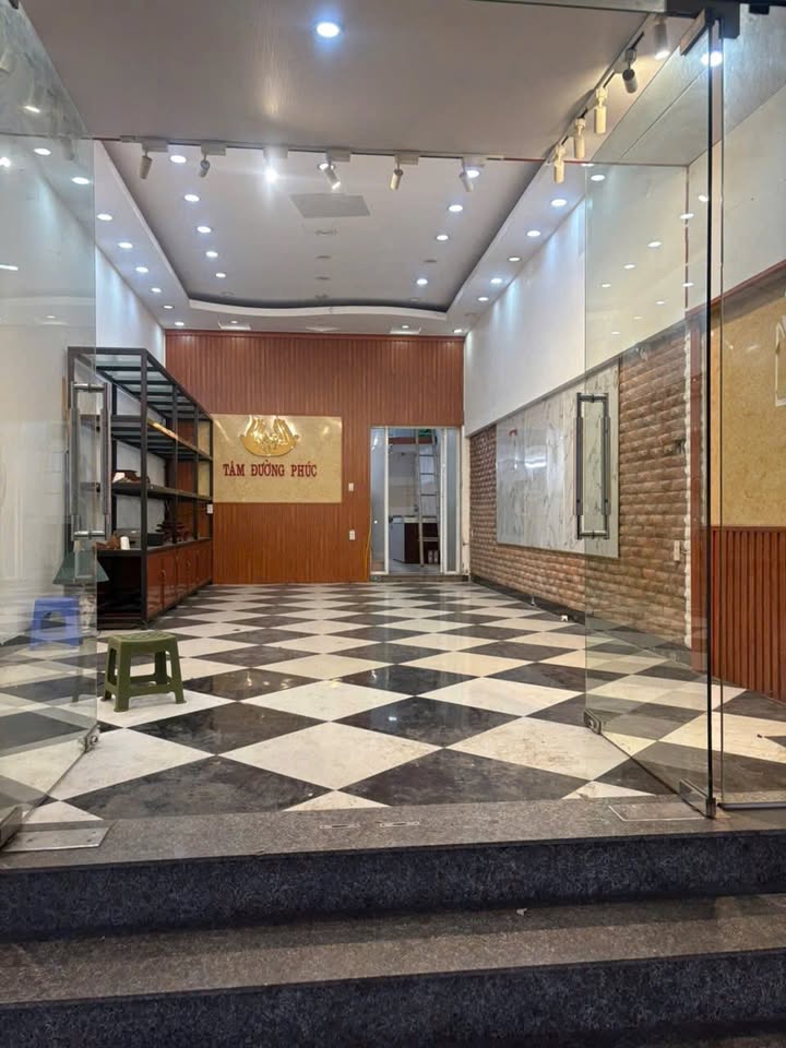 Cho thuê nhà mặt phố Vũ Tông Phan, Thanh Xuân 120m² giá 65 triệu - Mặt tiền rộng, kinh doanh sầm uất!