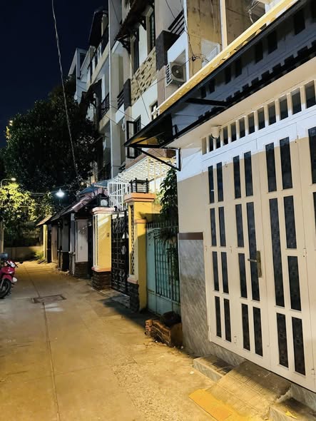 Nhà phố Khu Biệt Thự Lam Sơn, Phú Nhuận 24m² giá 4.28 tỷ - Thiết kế hiện đại, tiện nghi đầy đủ!