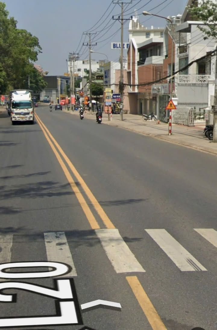 Nhà mặt tiền Trần Phú, Bảo Lộc 201.6m² giá 16 tỷ - Full nội thất, gần siêu thị!