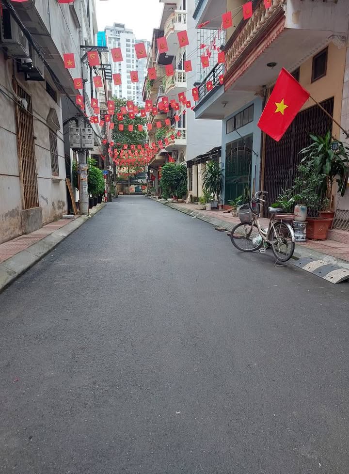 Đất phân lô ô bàn cờ Hoàng Quốc Việt, Nghĩa Đô 65m² - Đường ô tô tránh nhau, giá thỏa thuận!