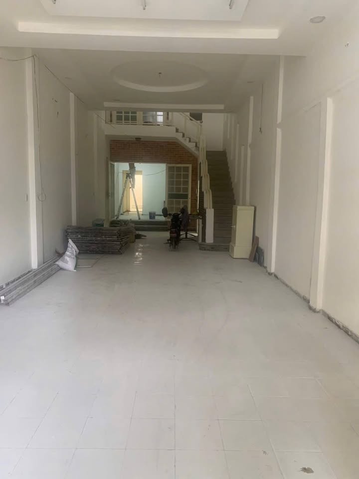 Cho thuê mặt bằng Lã Xuân Oai, Thủ Đức 135m² - Khu vực sầm uất, phù hợp kinh doanh!