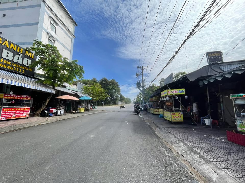 FrontHouse Bến Cát 300m² giá 10 tỷ - Đầu tư sinh lời cao!