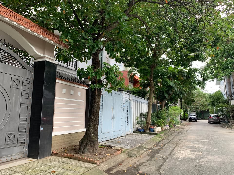 Biệt thự 4 tầng KDC Thới An Q12 giá 18.7 tỷ - Sổ hồng riêng sang tên ngay!