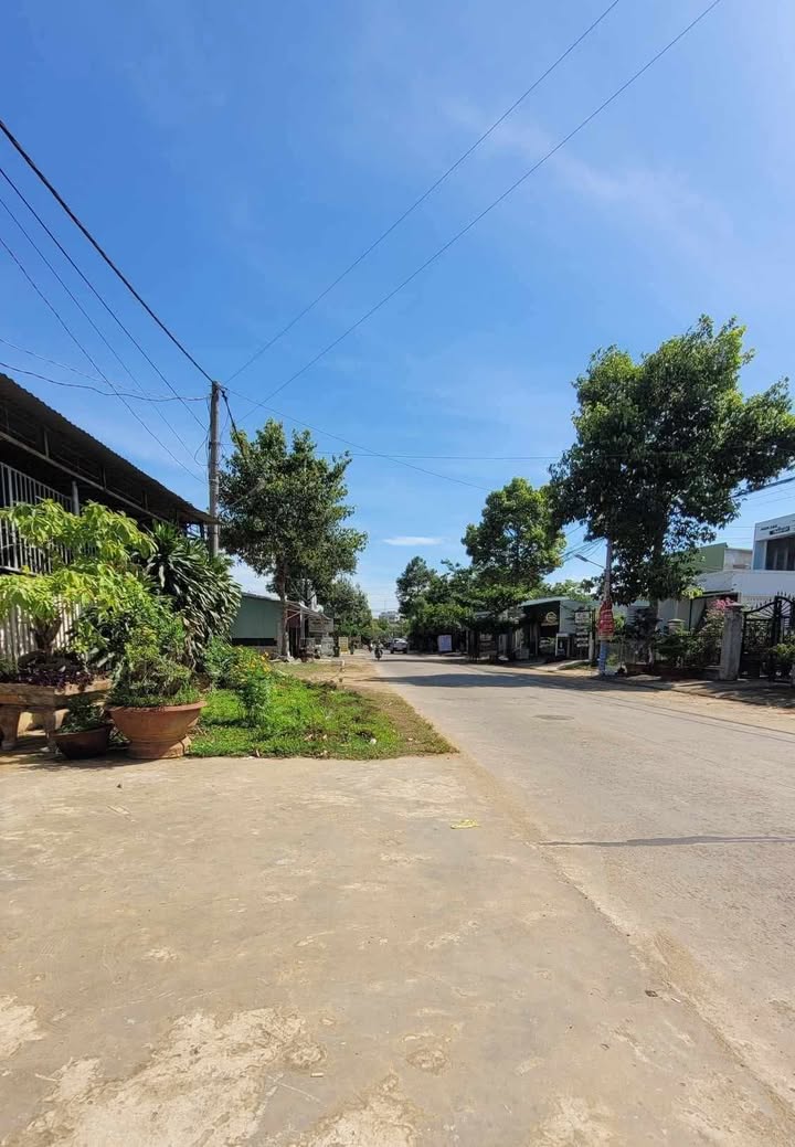 Nhà mặt tiền Ngô Gia Tự, K5, EaKar diện tích 204m² giá 3.2 tỷ - Kinh doanh thuận lợi!