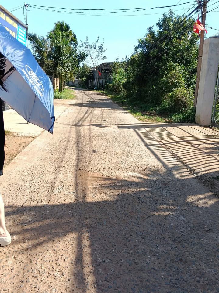 Đất nền 300m² tại Tân Quảng, Đắk Lắk - Giá chỉ 260 triệu, cơ hội đầu tư tuyệt vời!