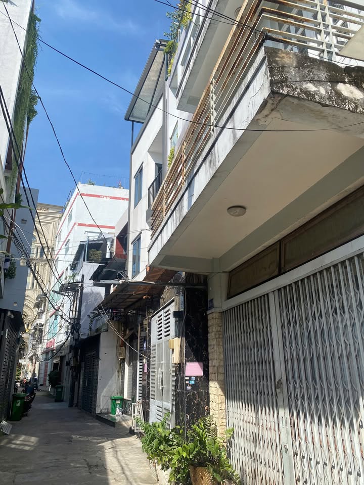 Nhà nguyên căn hẻm ô tô Bình Thạnh 64m² giá 10.5 triệu - An ninh, yên tĩnh!