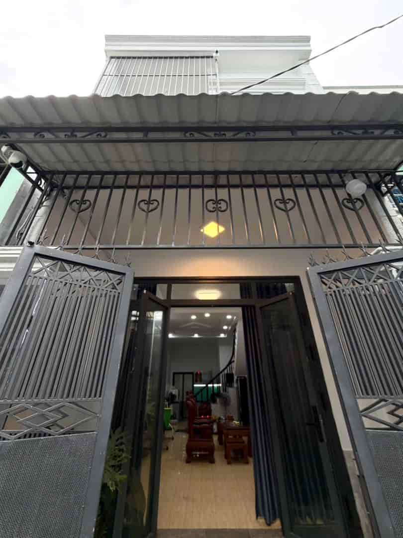 Bán nhà Phạm Văn Bạch, P15, Tân Bình 50m² giá 5.5 tỷ - Nhiều tiện ích xung quanh!