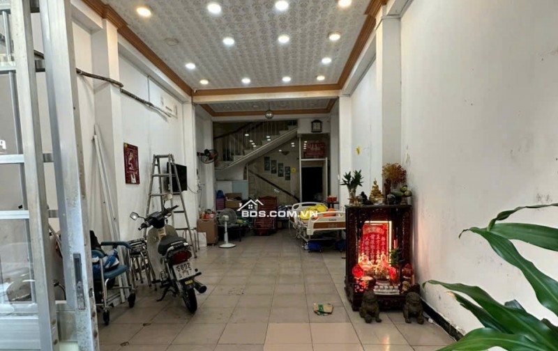 Mặt bằng cho thuê tại trung tâm Quận 1 - Giá chỉ 15 triệu/tháng, sẵn sàng sử dụng!