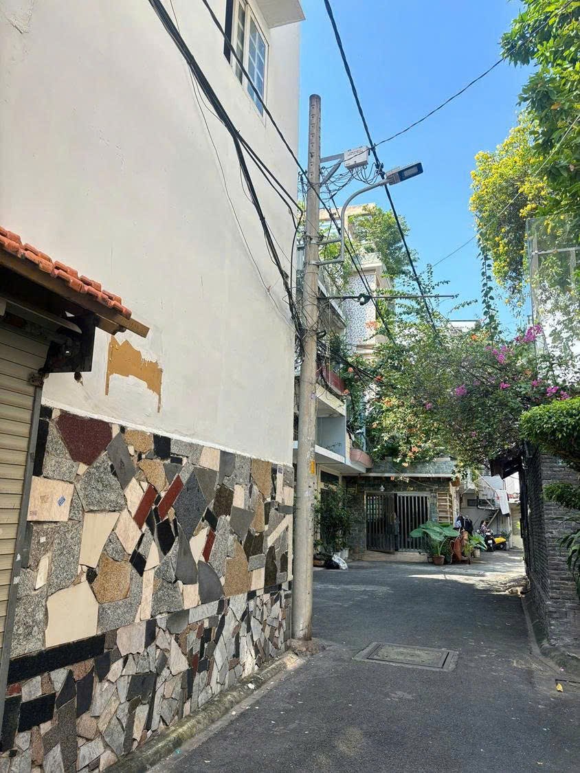 Nhà góc 3 mặt tiền HXH Lê Văn Sỹ, Tân Bình 65m² chỉ 15 tỷ - Pháp lý hoàn thiện!