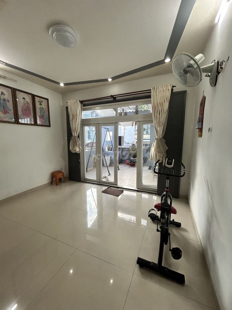 Nhà đẹp 4,4x24m giáp Quận 1 - 4 tầng kiên cố, 7PN, chỉ 13 tỷ!