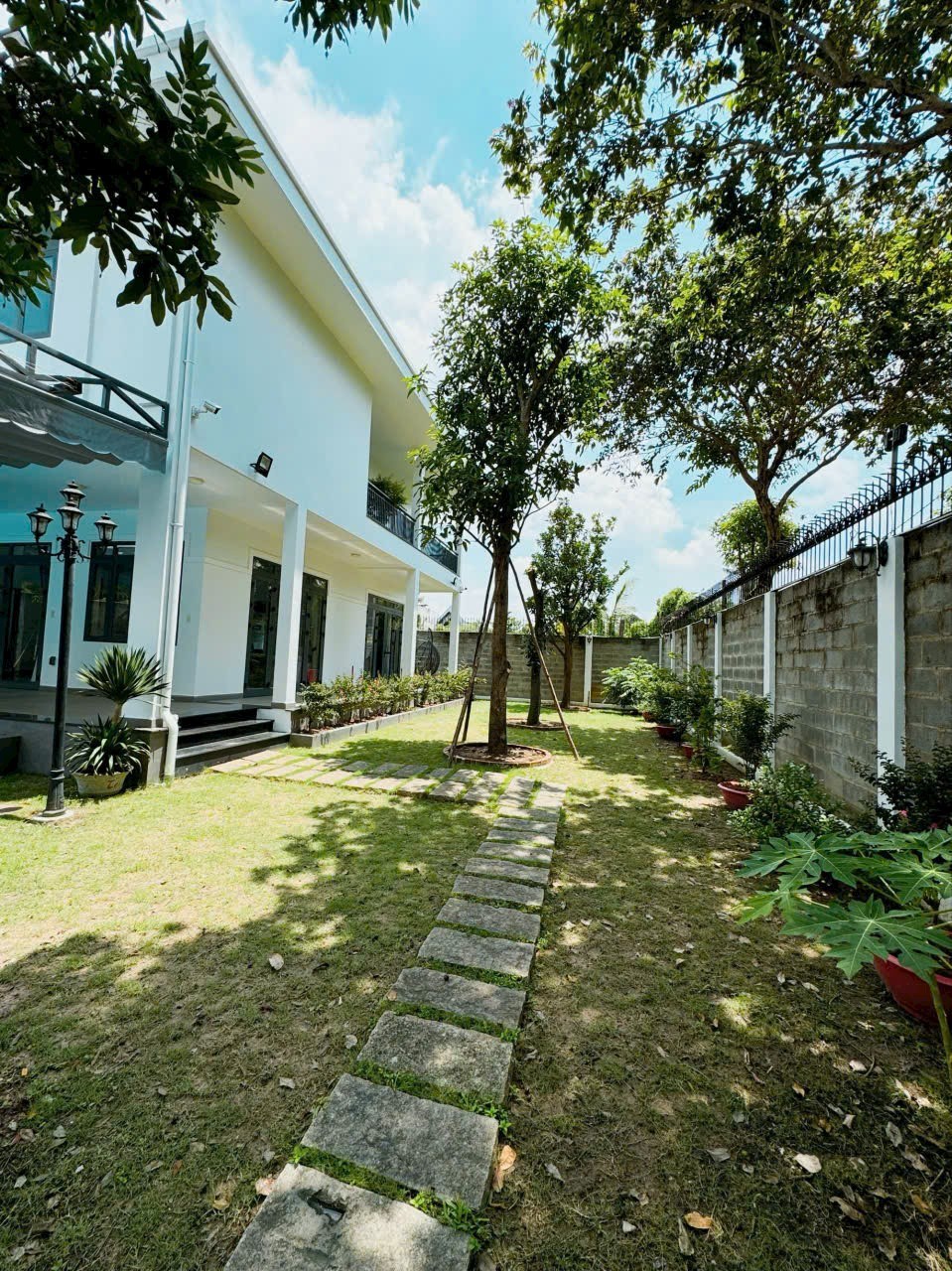 Biệt thự vườn Hóc Môn 766m² giá 20.8 tỷ - Không thể bỏ lỡ!