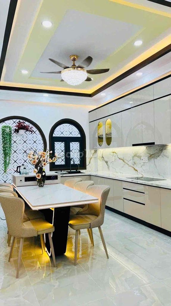 Nhà Đẹp Full Nội Thất Hòa Hưng Q10 33m² giá 7.6 tỷ - Sẵn sàng vào ở!