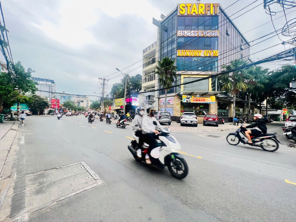 Đất xây tòa nhà VP CHDV ngay Đại học Ngân hàng - 220m² giá 23 tỷ!