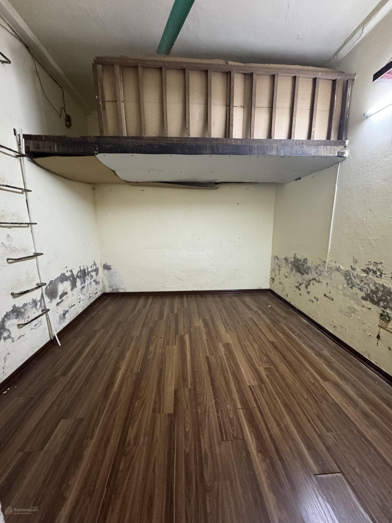 Phòng cho thuê 12m² tại Hoàn Kiếm, Hà Nội - Giá siêu rẻ chỉ 3 triệu!