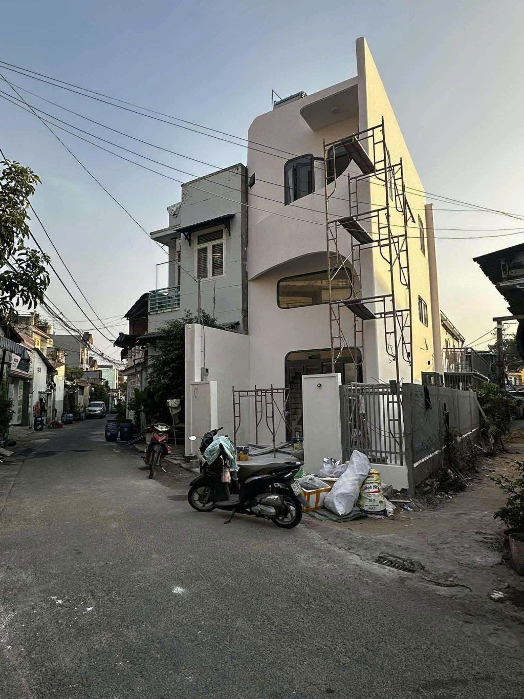 Nhà 3 tầng Thủ Đức 60m² giá 4.6 tỷ - Thiết kế hiện đại, gần trường học