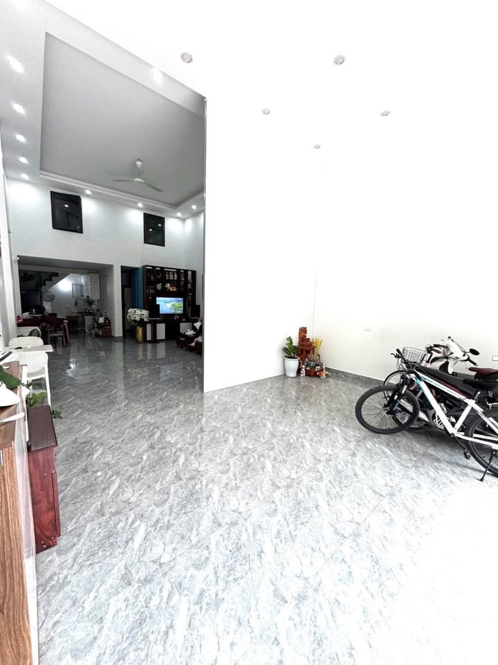 Nhà cấp 4 mặt tiền 6m, 110m² tại Lĩnh Nam - Phù hợp kinh doanh!