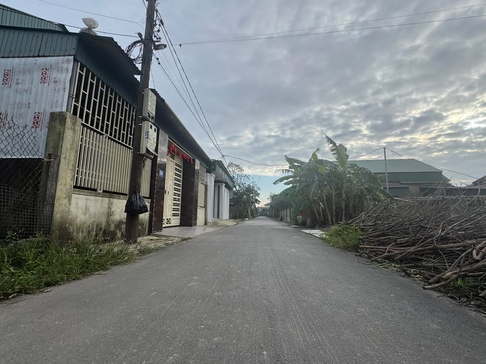 Lô đất kèm nhà kiên cố tại phường Văn Yên, Hà Tĩnh - 180m² giá 3.8 tỷ - Đầu tư sinh lời!