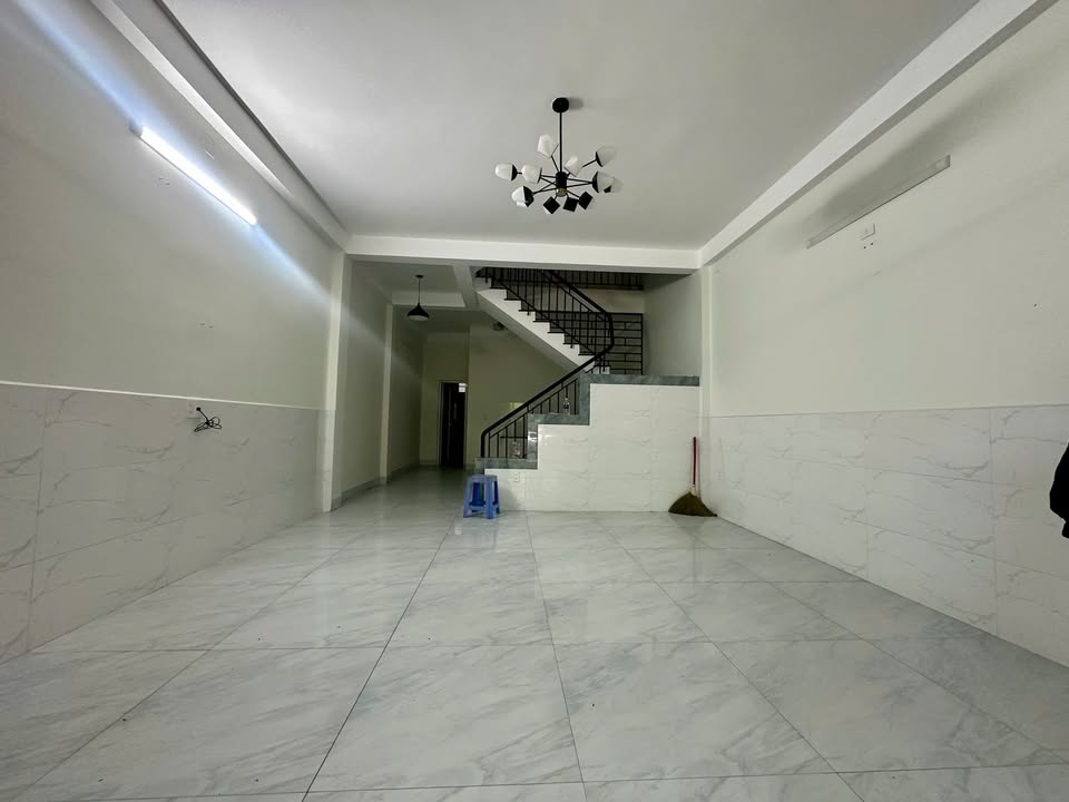 Nhà 2 tầng mặt tiền Phùng Hưng, Thanh Khê 98m² giá 14 triệu - Không gian sống lý tưởng!