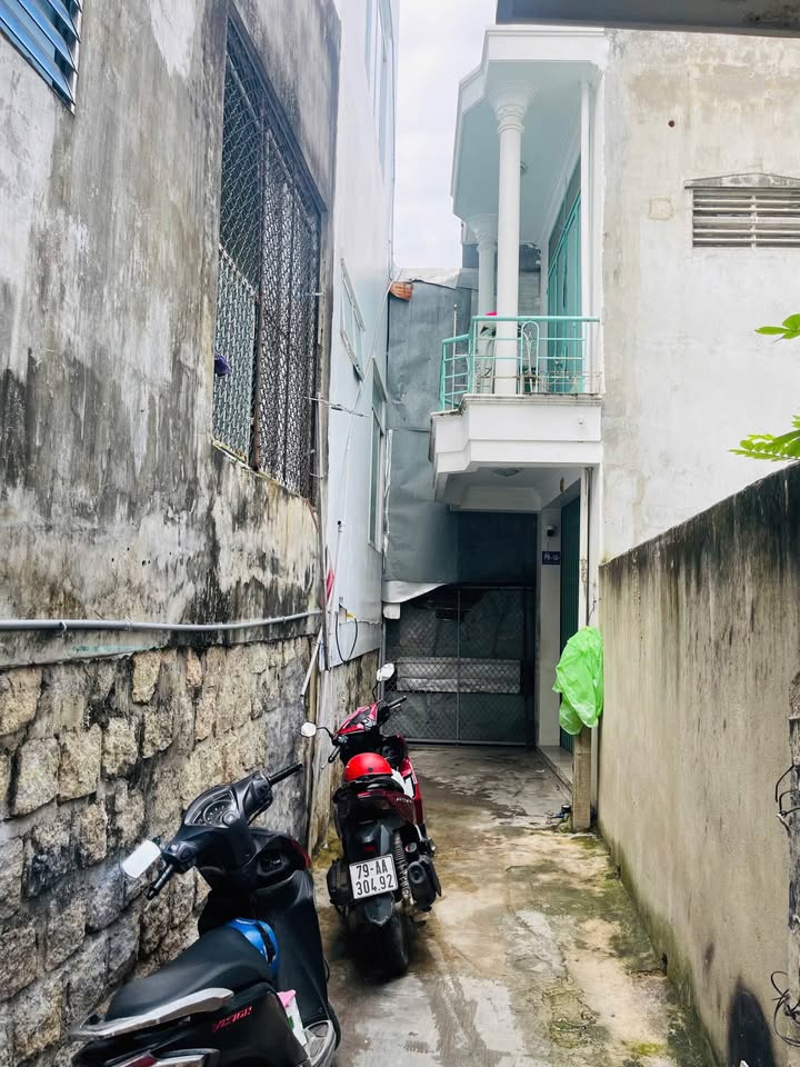 Nhà 2 tầng Nha Trang 27.9m² giá 2.45 tỷ - Gần đường Đồng Nai!