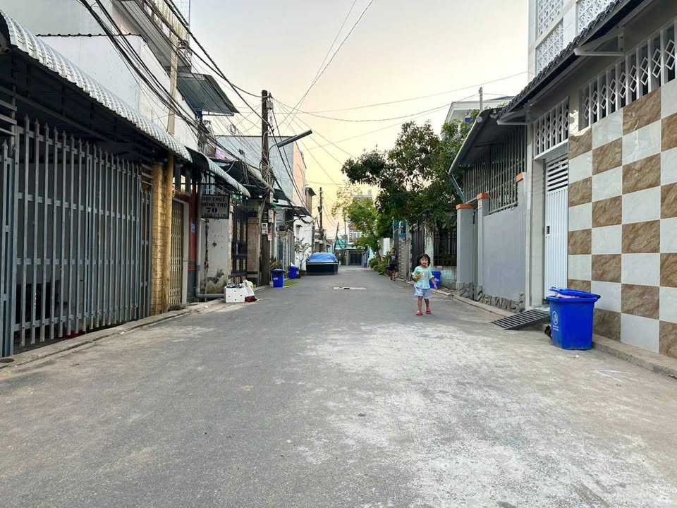 Đất nền đẹp đường Hoàng Quốc Việt, 81.2m², giá 2.499 tỷ - Đầu tư sinh lời