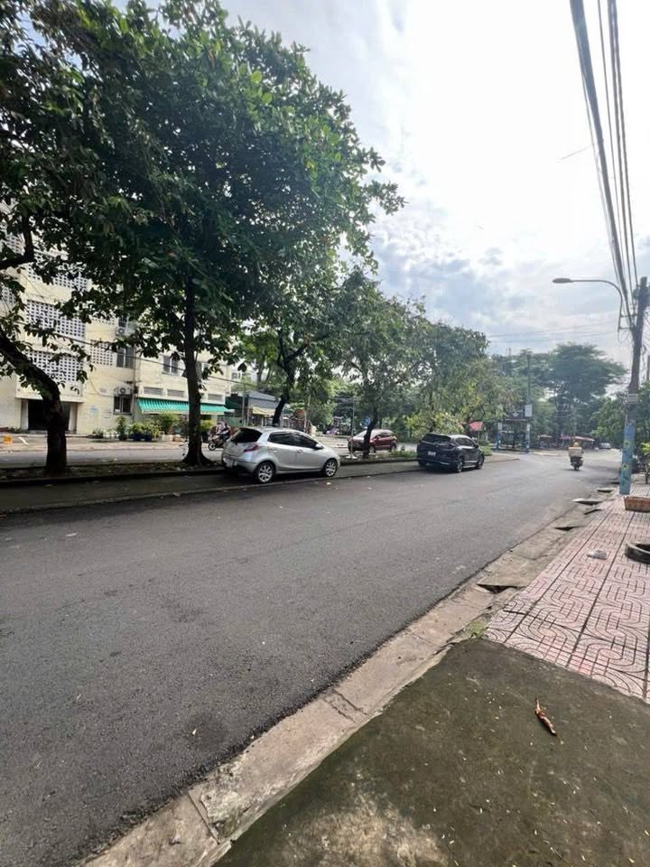 Nhà mặt tiền đường 15m Phường Phước Bình 80m² giá 10 tỷ - View công viên tuyệt đẹp!