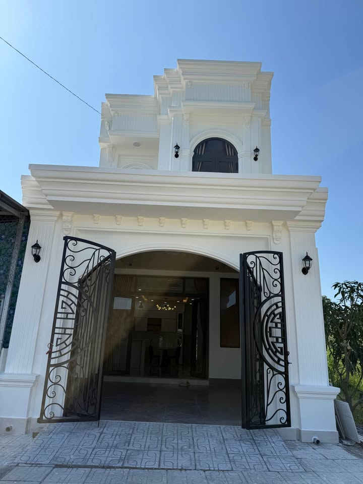 Nhà đẹp Khu Hoàng Hảo, 100m² giá 2 tỷ - Sẵn sàng vào ở!