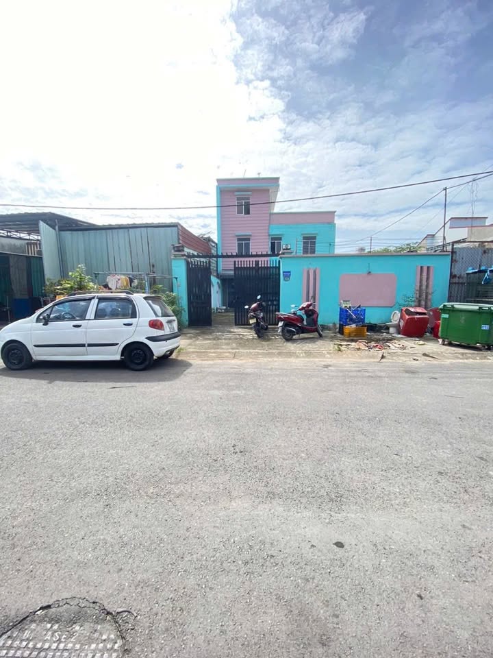 Căn hộ dịch vụ 300m² Tân Đông Hiệp, Dĩ An giá 8.8 tỷ - Sổ hồng chính chủ!