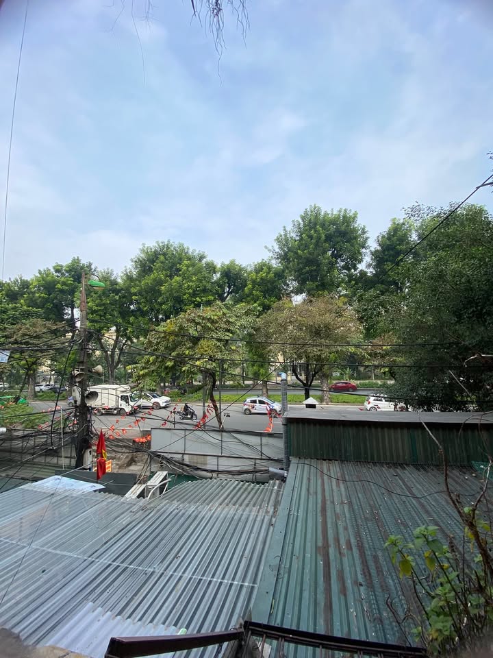 Cho thuê nhà tập thể Giảng Võ - 75m² giá 6.5 triệu - Khu trung tâm, sạch sẽ!