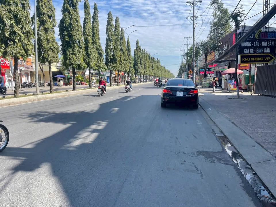 Mặt bằng kinh doanh đường Nguyễn Văn Cừ Nối Dài 81m² giá 25 triệu - Vị trí đắc địa gần Đại học Dược!