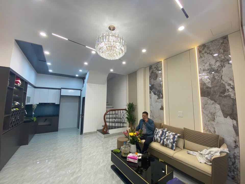 Nhà đẹp Định Công 35m² giá 8.8 tỷ - Ô tô vào tận nơi!