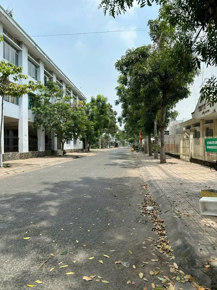 Nhà gác lửng đường Nguyễn Tất Thành, Tân Châu, 72m² - Giá chỉ 1 tỷ, thương lượng trực tiếp!