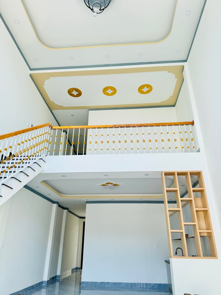 Nhà gác lửng hiện đại Tân Xuân 105m² giá 1.9 tỷ - An ninh tốt, hàng xóm thân thiện!