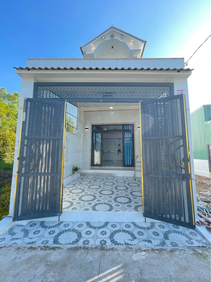 Nhà Mái Thái 1 Lầu Mặt Tiền Đường GTNT 94m² giá 2.09 tỷ - Sổ đỏ chính chủ, vị trí đắc địa!