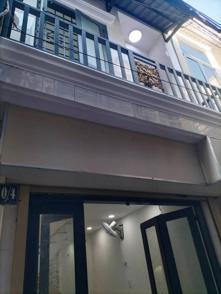 Nhà phố Hiệp Thành Quận 12 24m² giá 2.49 tỷ - Sổ hồng riêng, tiện ích đầy đủ!