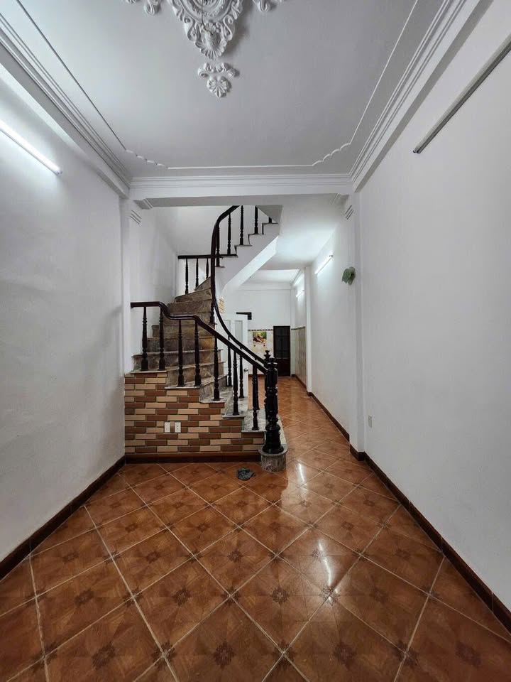 Nhà 4 tầng Tân Mai 35m² giá 6 tỷ - Sổ đỏ chính chủ, giao dịch ngay!