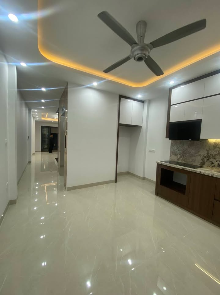 Nhà phố Định Công 63m² giá 16.6 tỷ - Sổ đỏ chính chủ, tiện nghi đầy đủ!