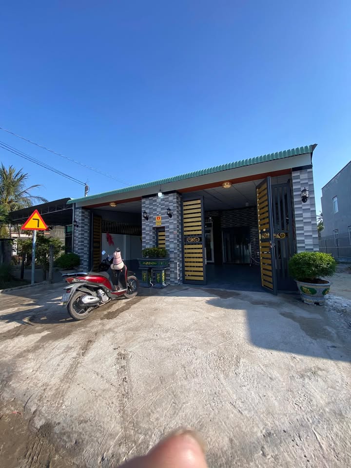 Nhà mặt tiền đường Trường Đông, Tây Ninh 240m² giá 1.9 tỷ - Đầu tư sinh lời!