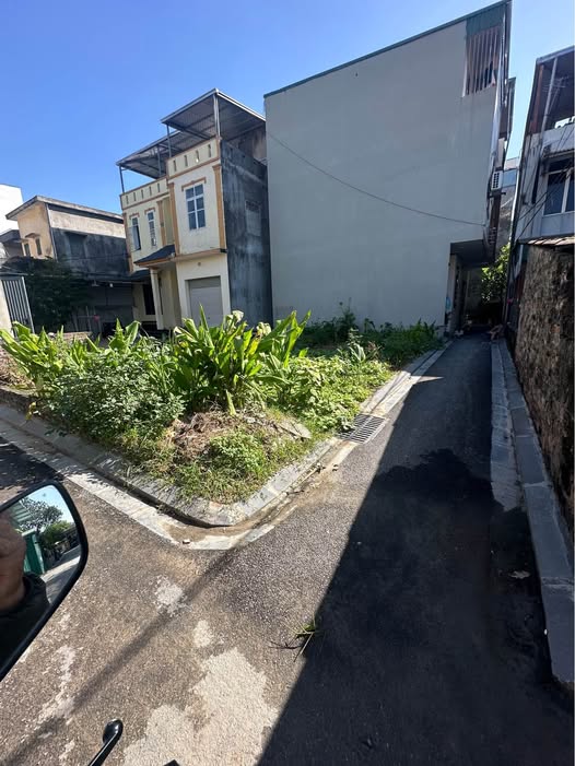 Nhà 3 tầng tại Nam Hồng 65m² giá 5.6 tỷ - Ô tô đỗ cửa, tiện ích đầy đủ!