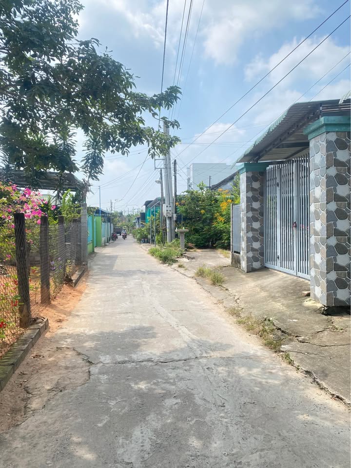 Nhà cấp 4 tại Hàm Đức 236m² giá 900 triệu - Trung tâm sôi động, ô tô vào tận nơi!