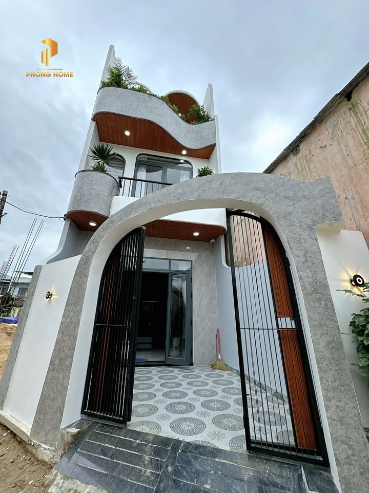 Nhà 3 tầng Nguyễn Lương Bằng 72.8m² giá 6.1 tỷ - Không gian sống lý tưởng!