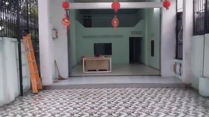 Cho thuê nhà mặt tiền đường 2/4, Nha Trang 1PN giá 8 triệu - Phù hợp kinh doanh ngay!