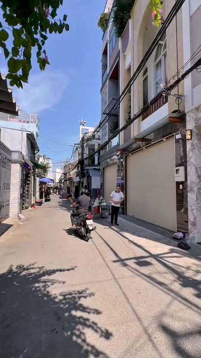 Nhà mặt tiền chợ Gò Vấp 68.48m² giá 13.9 tỷ - Kinh doanh sầm uất!