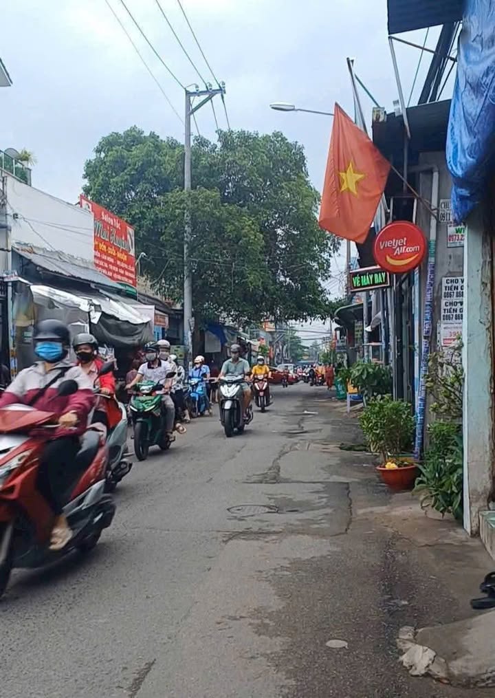 Nhà mặt tiền đường Nguyễn Thị Chạy, Dĩ An 100m² giá 4.6 tỷ - Đầu tư sinh lời!