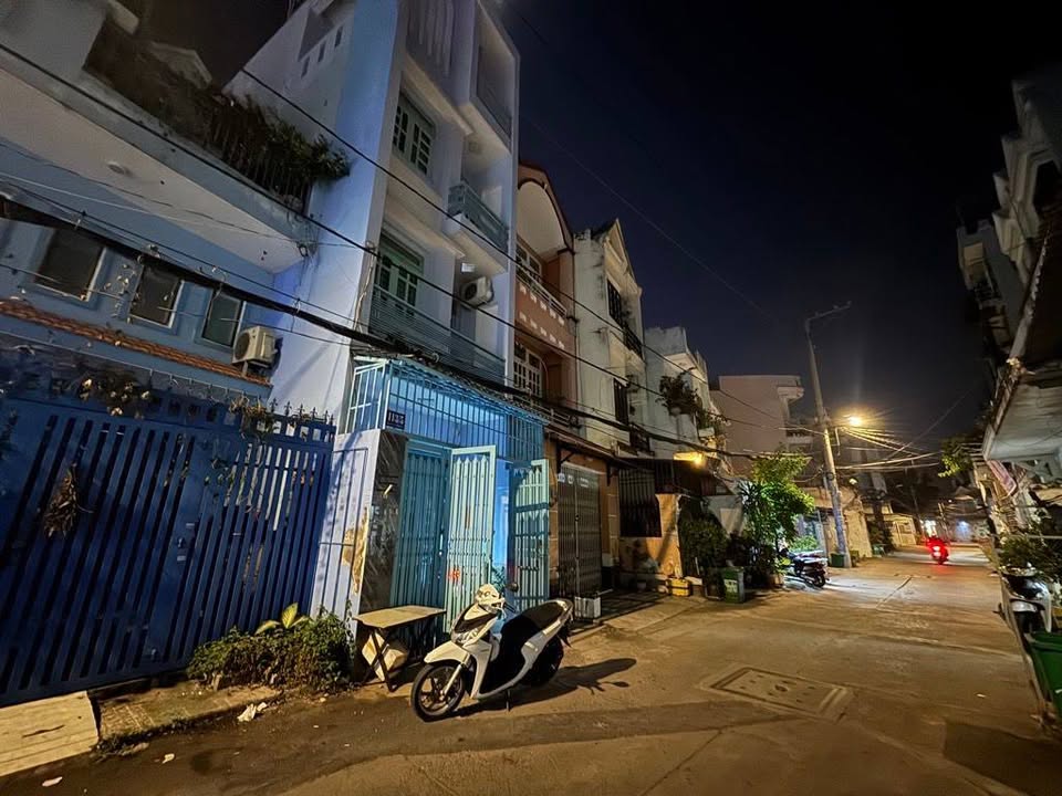 Nhà phố Hiệp Thành, Quận 12, 52m² giá 5.9 tỷ - Dân trí cao, hẻm an ninh!