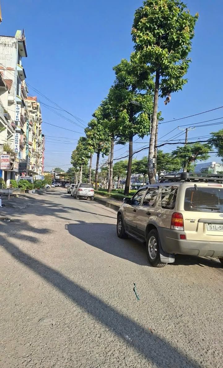 Khách sạn mặt tiền Quốc lộ 22, Hóc Môn 80m² giá 13.5 tỷ - Đầu tư sinh lời ngay!