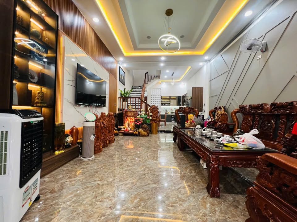 Nhà đẹp hẻm chính Bùi Dự, Pleiku 120m² giá 3.15 tỷ - Full nội thất hiện đại!